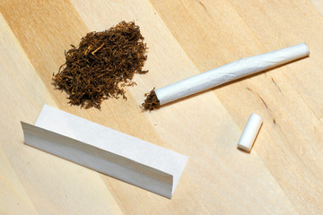 Smoking accessories for rolling cigarette