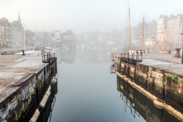 Fototapeta premium Honfleur port (France) in fog, hoses and ships