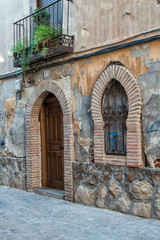 Fototapeta na wymiar old facade of Mudejar house with door and window with Mudejar arch in Talavera, province de Toledo. Spain