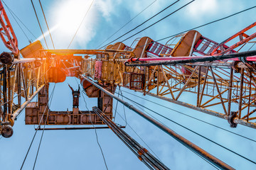 Naklejka premium Oil and Gas Drilling Rig. Oil drilling rig operation on the oil platform in oil and gas industry
