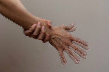Trembling hand problem, nervous gesture