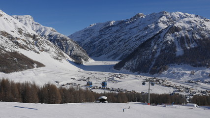 Fototapeta na wymiar Livigno - popular ski resort at sunny day