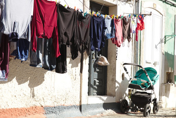 Fototapeta na wymiar NB__7743 Clothes drying on ropes in front of house