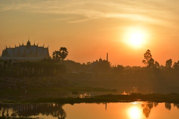 Naklejka premium sunset over temples of bagan in myanmar