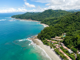 Obraz premium Beautiful aerial view of the magnificent beach in Costa Rica 