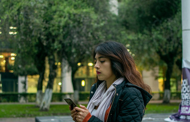 Fototapeta premium Portrait of woman texting in a cell phone