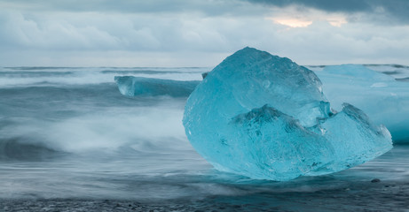 Fototapeta na wymiar Icebergs on diamond beach, Southern Iceland
