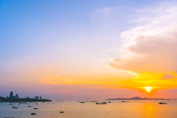 Fototapeta na wymiar Beautiful landscape of sea ocean around Pattaya city in Thailand at sunset time