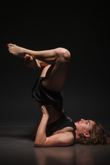 Fototapeta na wymiar young girl doing yoga