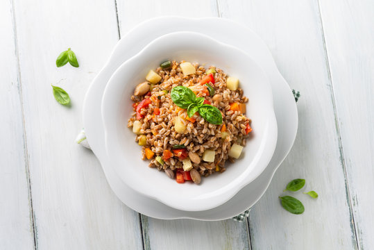 Insalata di farro e verdure, Cucina vegetariana
