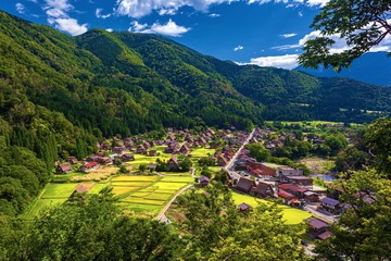岐阜県・白川村 夏の白川郷の風景 © w.aoki