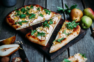 Pizza with pear and cheese