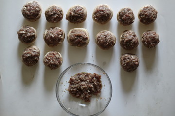 preparation of mushrooms for stuffing