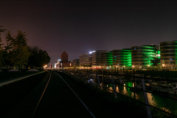 Duisburger Innenhafen am Abend
