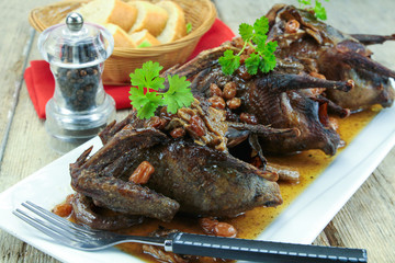 several roasted pigeon with currants