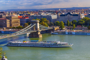 Fototapeta premium Szechenyi Chain Bridge in Budapest