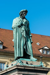 Schillerdenkmal auf dem Schillerplatz in Stuttgart.