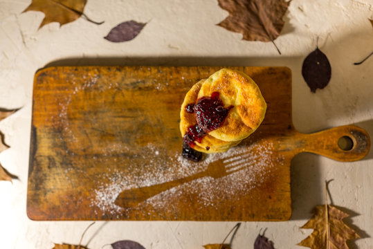 urd pancakes with fresh berry sauce