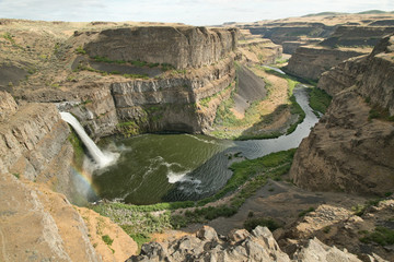 A sunset hike in Palouse falls state park