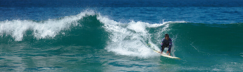 Naklejka premium NB__9609 Young man surfing in Sagres