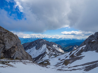 Fototapeta na wymiar schneebedeckter Gipfel des Berg Pilatus in der Schweiz