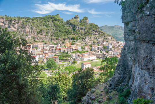 Scorcio del paese di Ulassai dai Tacchi