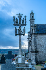 F, Bretagne, Finistère, Pfarrbezirk (enclos paroissial), Locmélar, Kalvarie, Kreuzigungsgruppe,...