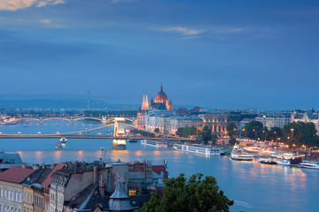 Naklejka na ściany i meble Night view of Budapest