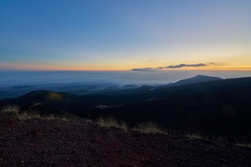 Coni vulcanici, sul versante sud del vulcano Etna, vista dal uno dei crateri Silvestri