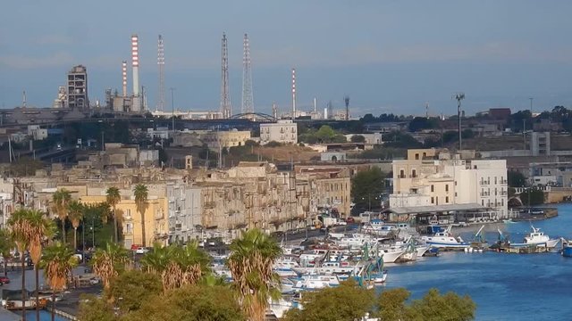Taranto - Scorcio del lungomare sul Mar Piccolo