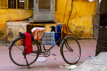 Fototapeta na wymiar Bicycle used for drying clothes in India