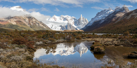 Fototapeta premium Fitz Roy und Cerro Torre in Agentinien Chile
