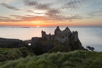 Fototapeta premium Dunluce Castle in Northern Ireland during a stunning sunset