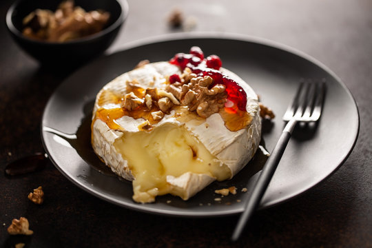 Baked camembert with walnuts and cranberries