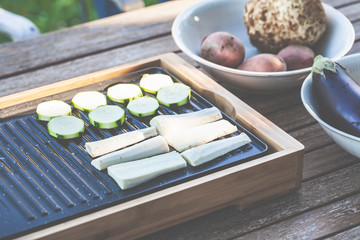 Tischgrill im Garten: Vegetarische Küche, lecker und gesund zubereitet. 