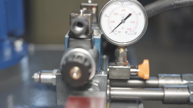 Structures and parts of machine tools in heavy engineering plants.