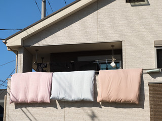 ベランダに干した寝具