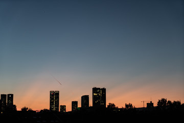 Fototapeta na wymiar Skyline in Frankfurt am Abend