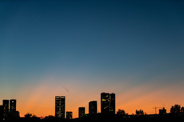 Fototapeta na wymiar Skyline in Frankfurt am Abend