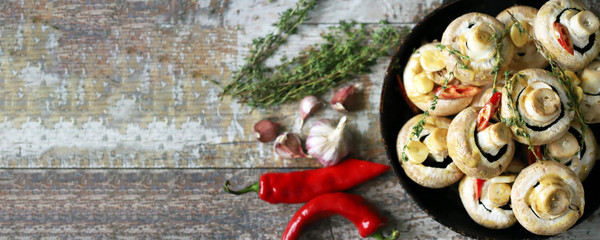 Large mushrooms marinated in mustard sauce with spices before baking. Roasting whole mushrooms. Selective focus. Macro.