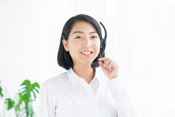 オペレーター　コールセンター　女性