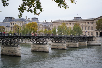 セーヌ川の木橋
