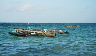Obraz premium native boats on deserted island
