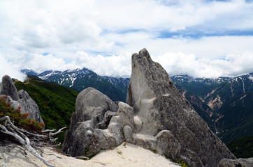 北アルプスとイルカ岩