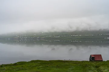 Spiegelung im Meer auf den Färöer Inseln © Fabian