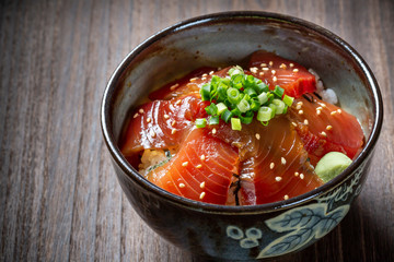 まぐろ漬け丼