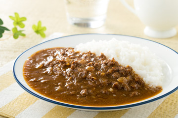 ピリッとスパイシーな、トマトキーマカレー