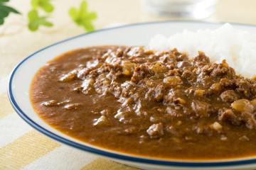 ピリッとスパイシーな、トマトキーマカレー