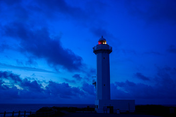 夜明けの灯台
