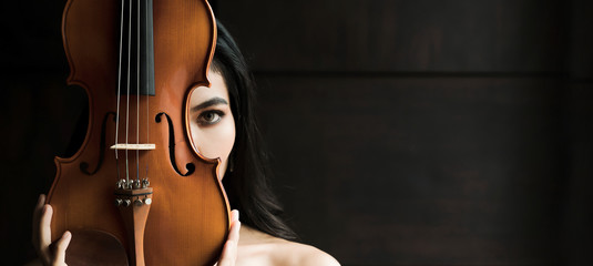 Close up portrait of young asian woman playing violin vintage style with copy space. Musician orchestra performer artist lifestyle concept panoramic banner © paulaphoto
